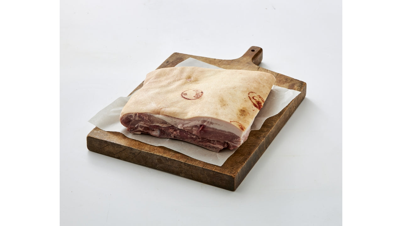 Brystflæsk m/slag, svær og ben ca 8,5kg